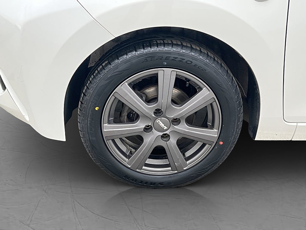 Vehicle Image 25