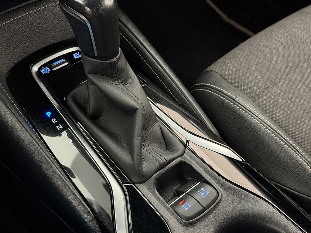 Vehicle Image 25