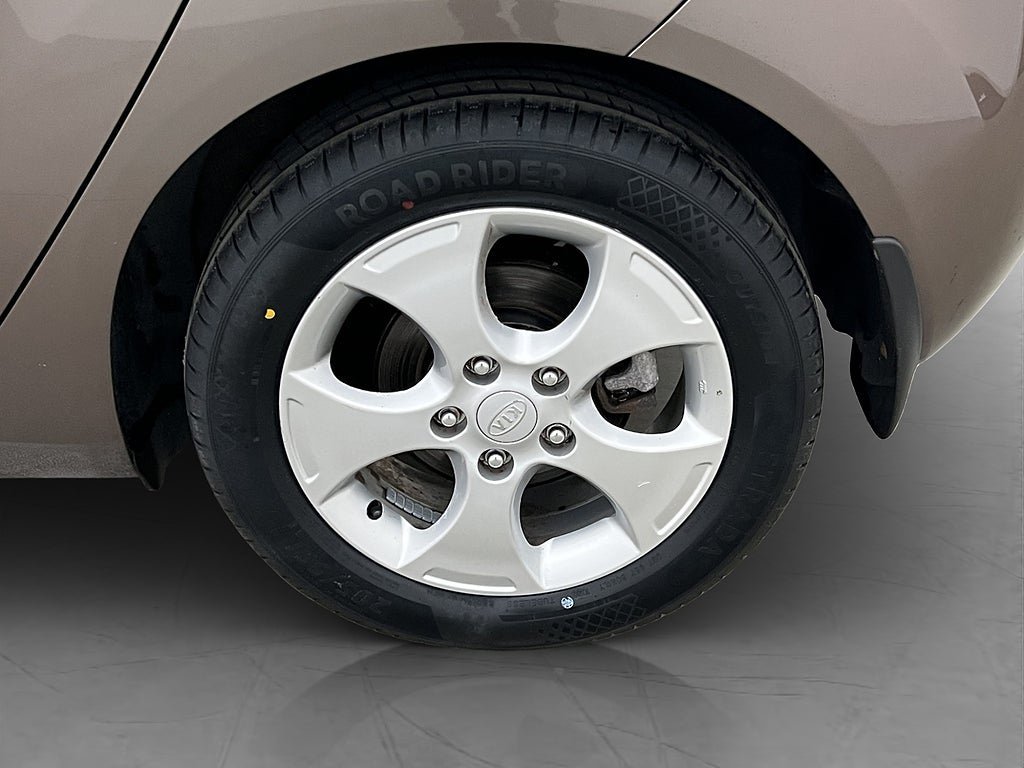 Vehicle Image 23