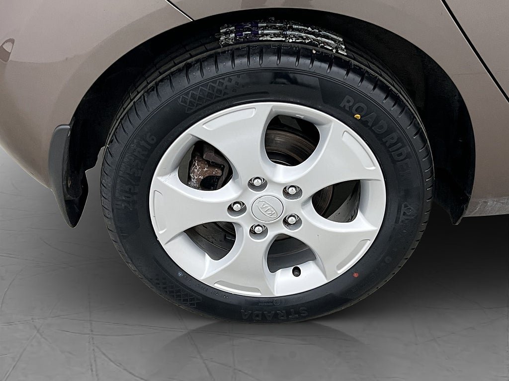 Vehicle Image 24