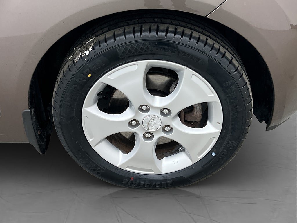 Vehicle Image 25