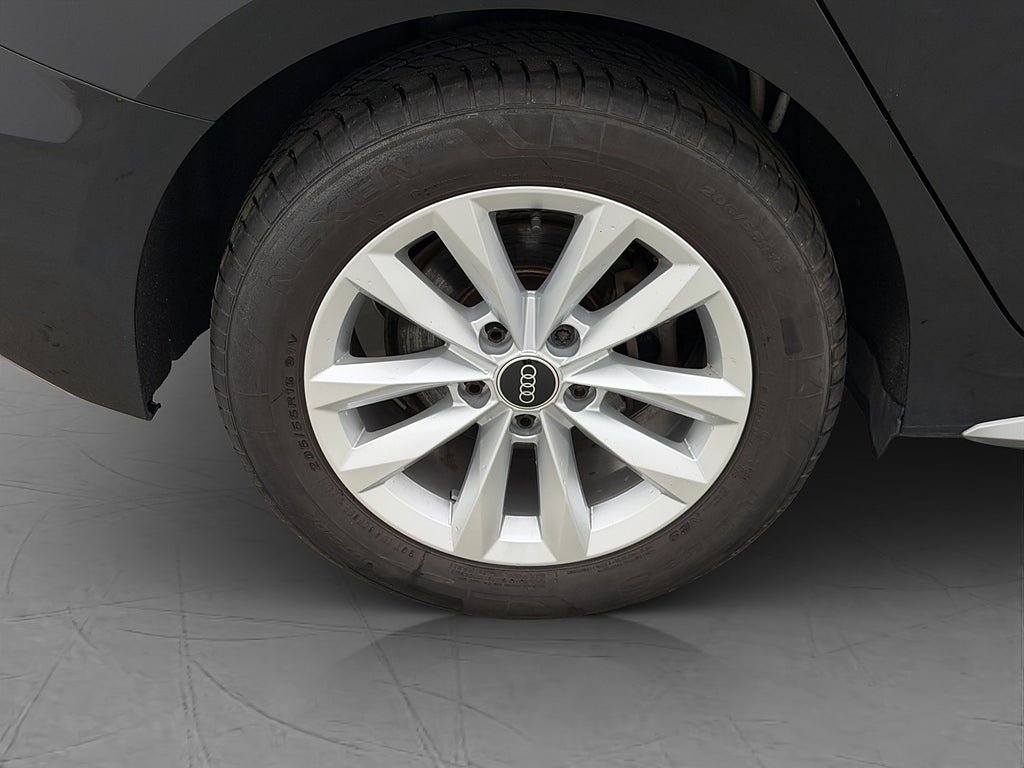 Vehicle Image 25
