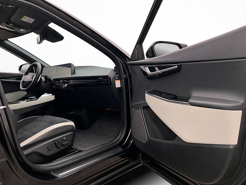 Vehicle Image 33