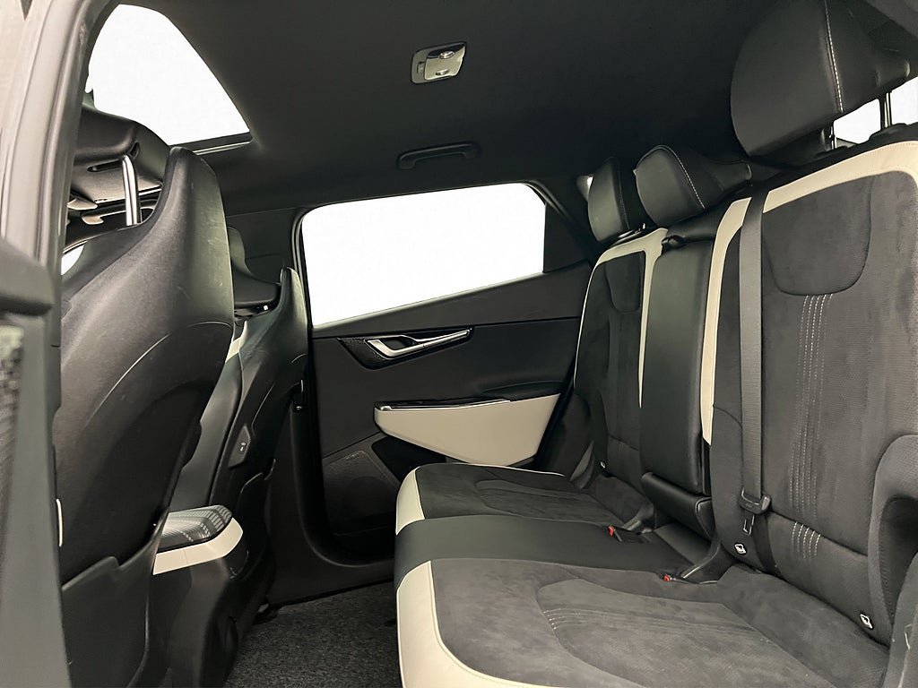 Vehicle Image 35