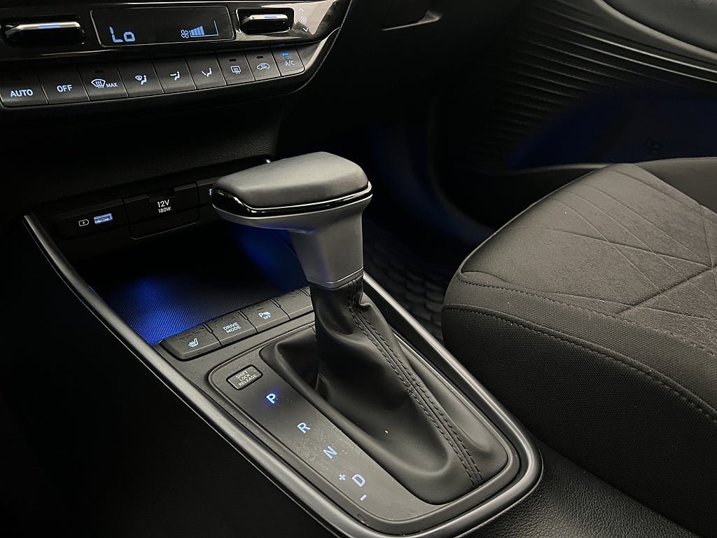 Vehicle Image 25