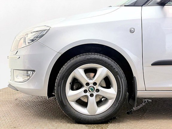 Vehicle Image 9