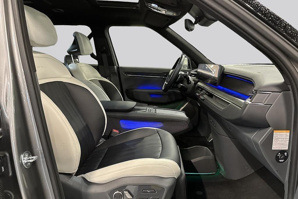 Vehicle Image 15