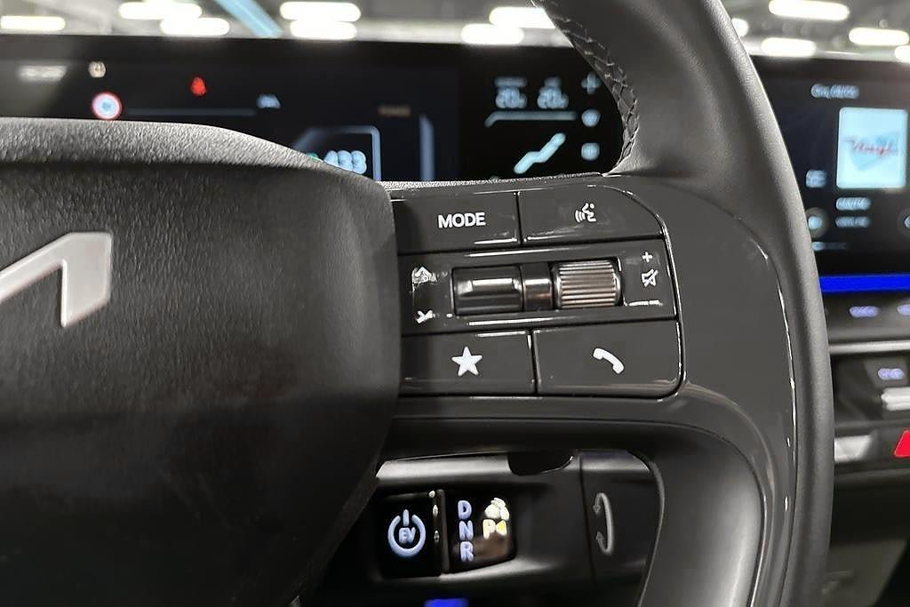 Vehicle Image 23