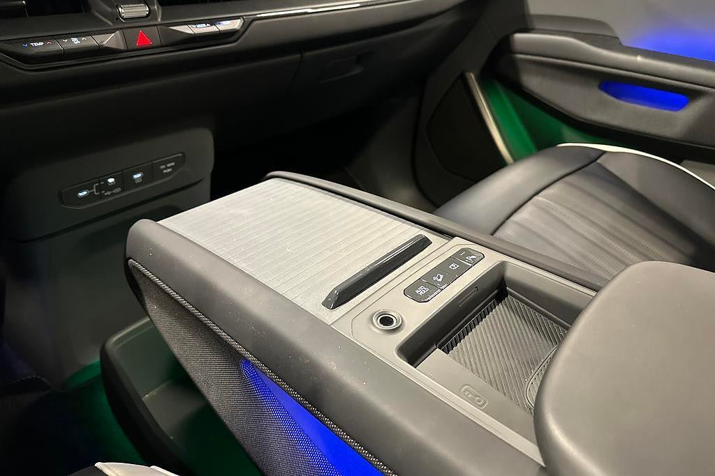 Vehicle Image 24