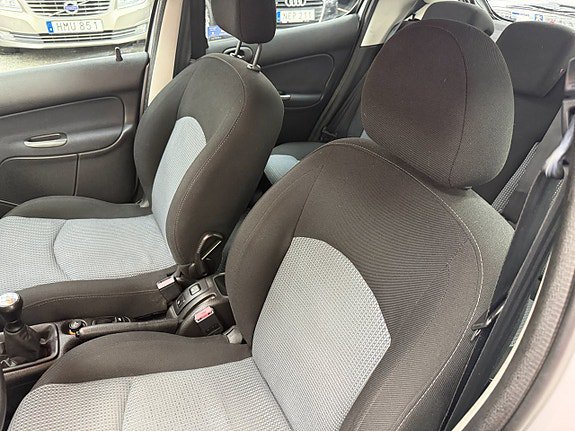 Vehicle Image 11