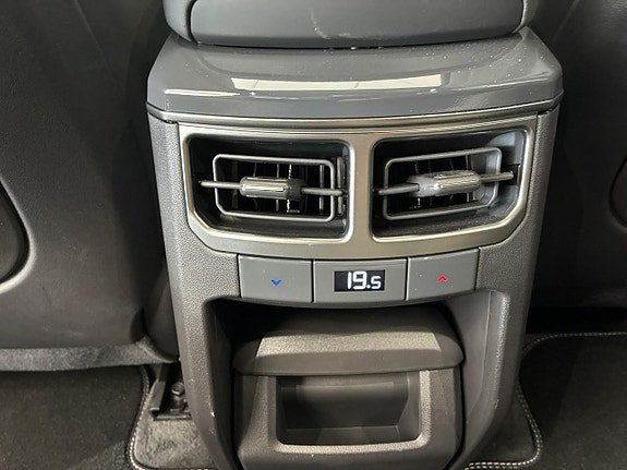 Vehicle Image 29