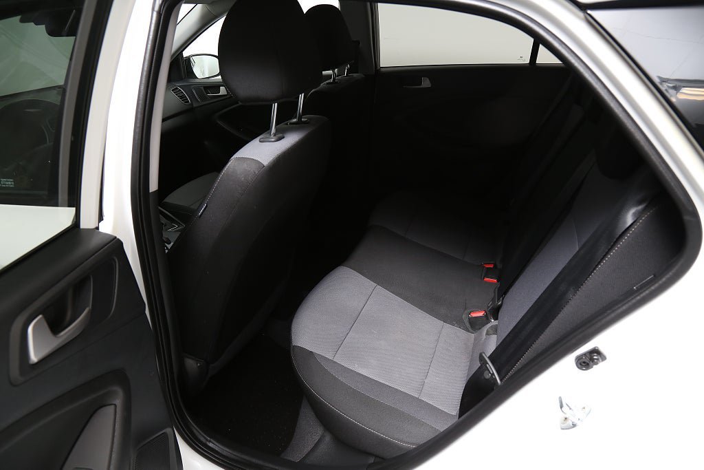 Vehicle Image 23
