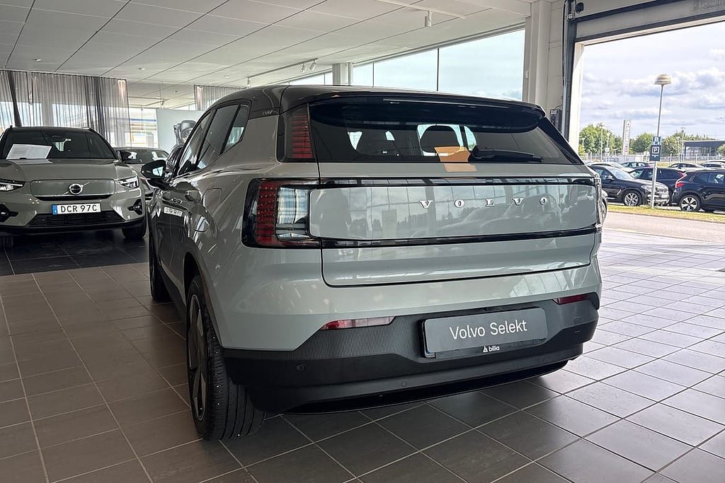 Vehicle Image 23