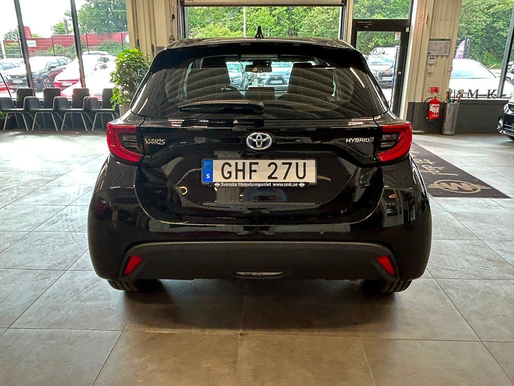 Vehicle Image 6