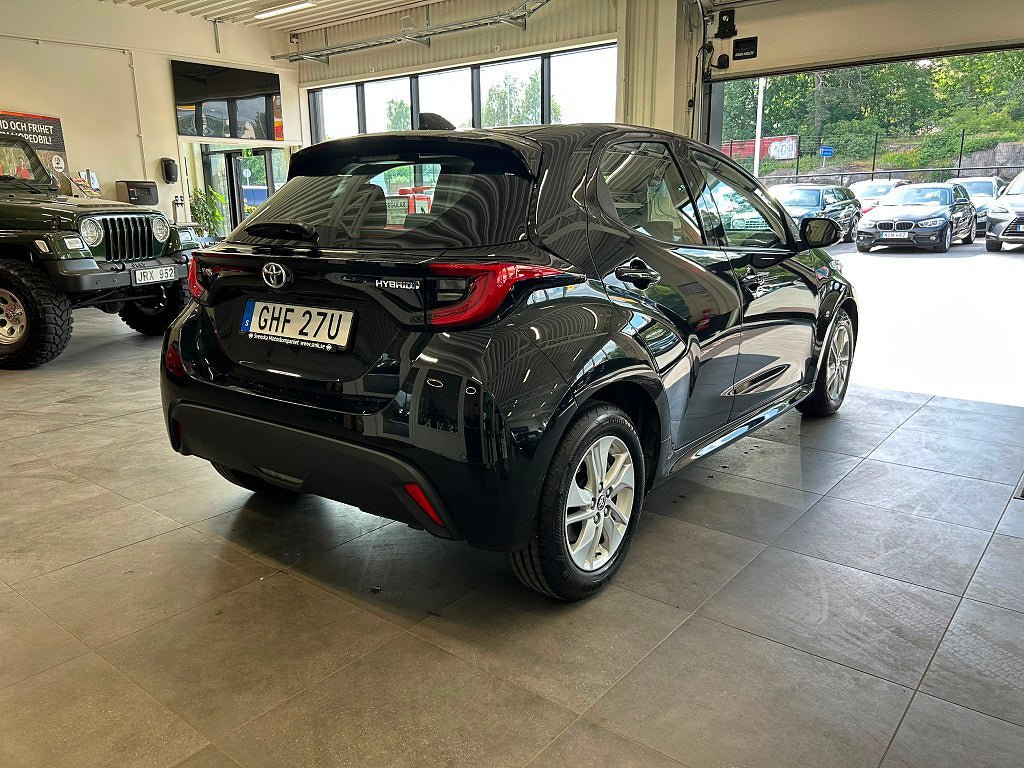 Vehicle Image 8