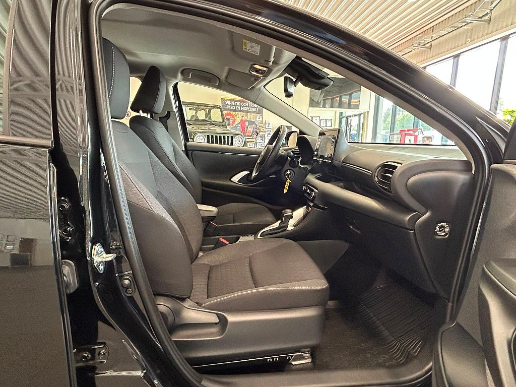 Vehicle Image 12