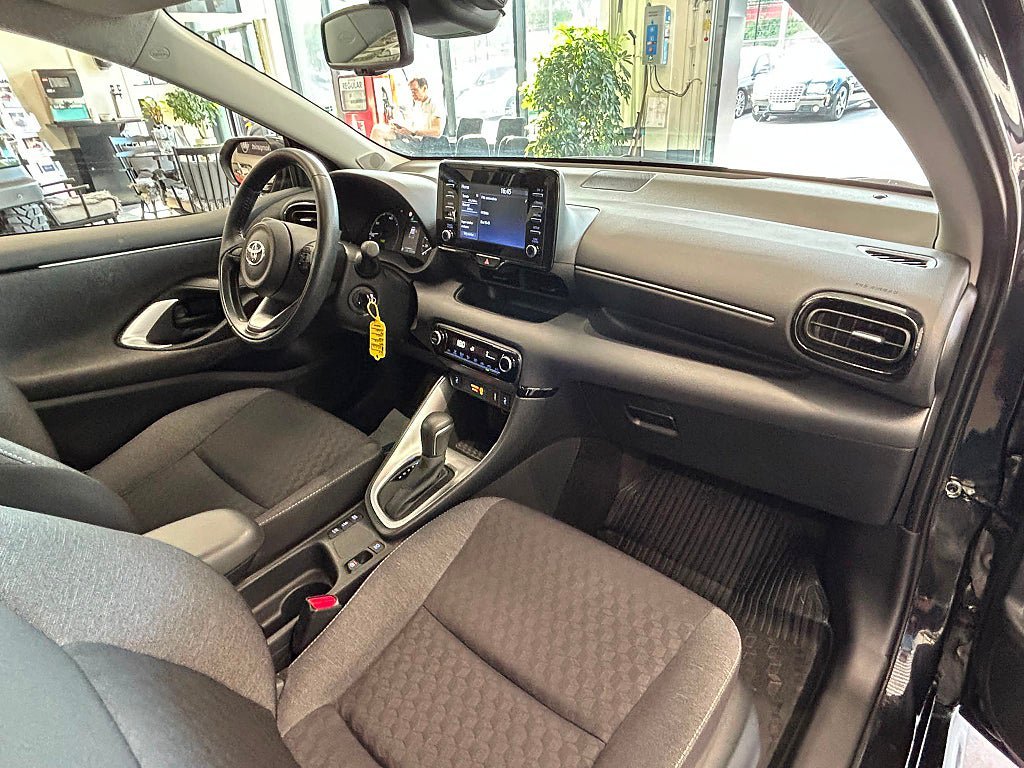 Vehicle Image 13