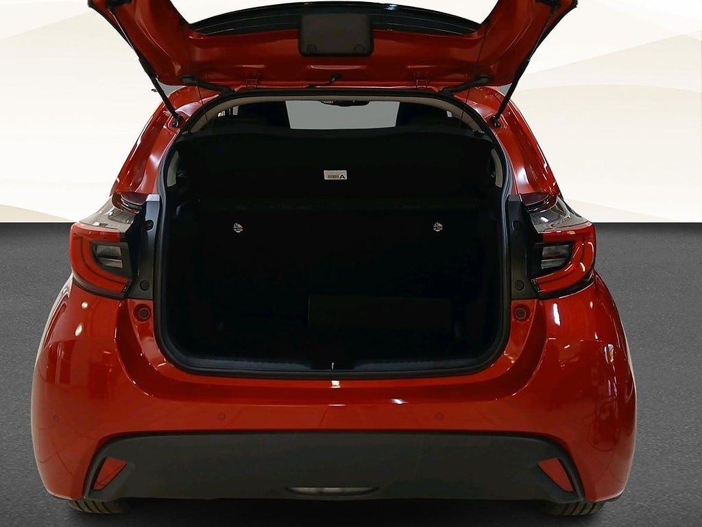 Vehicle Image 12