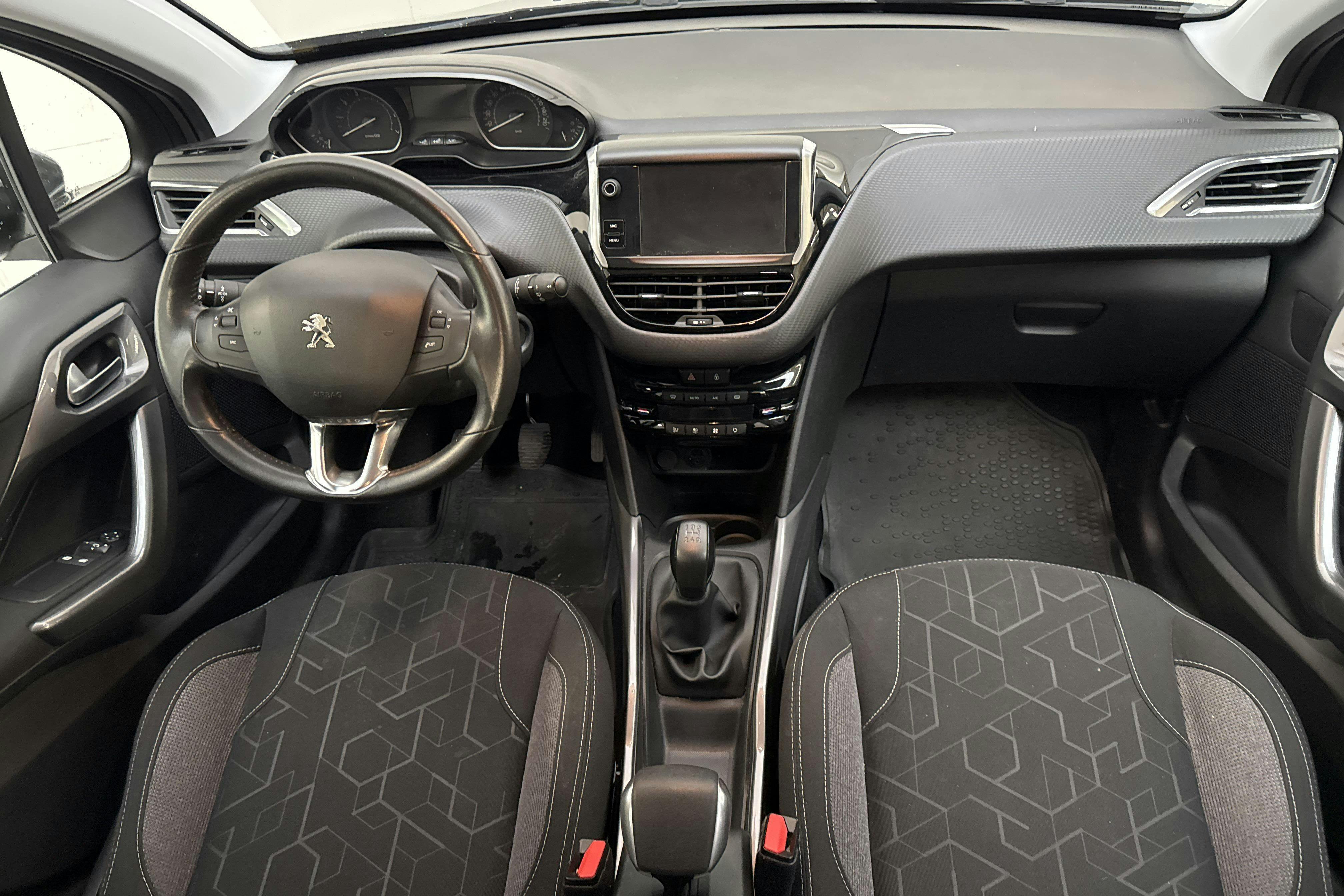 Vehicle Image 6