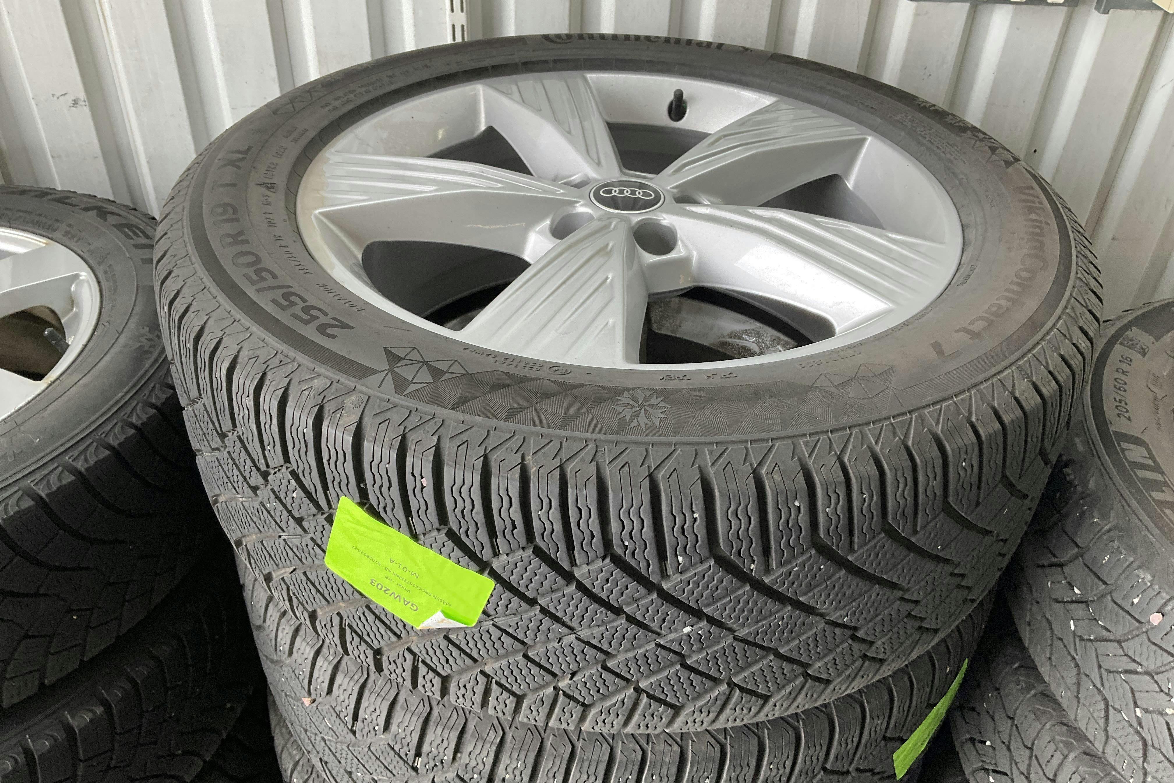 Vehicle Image 12