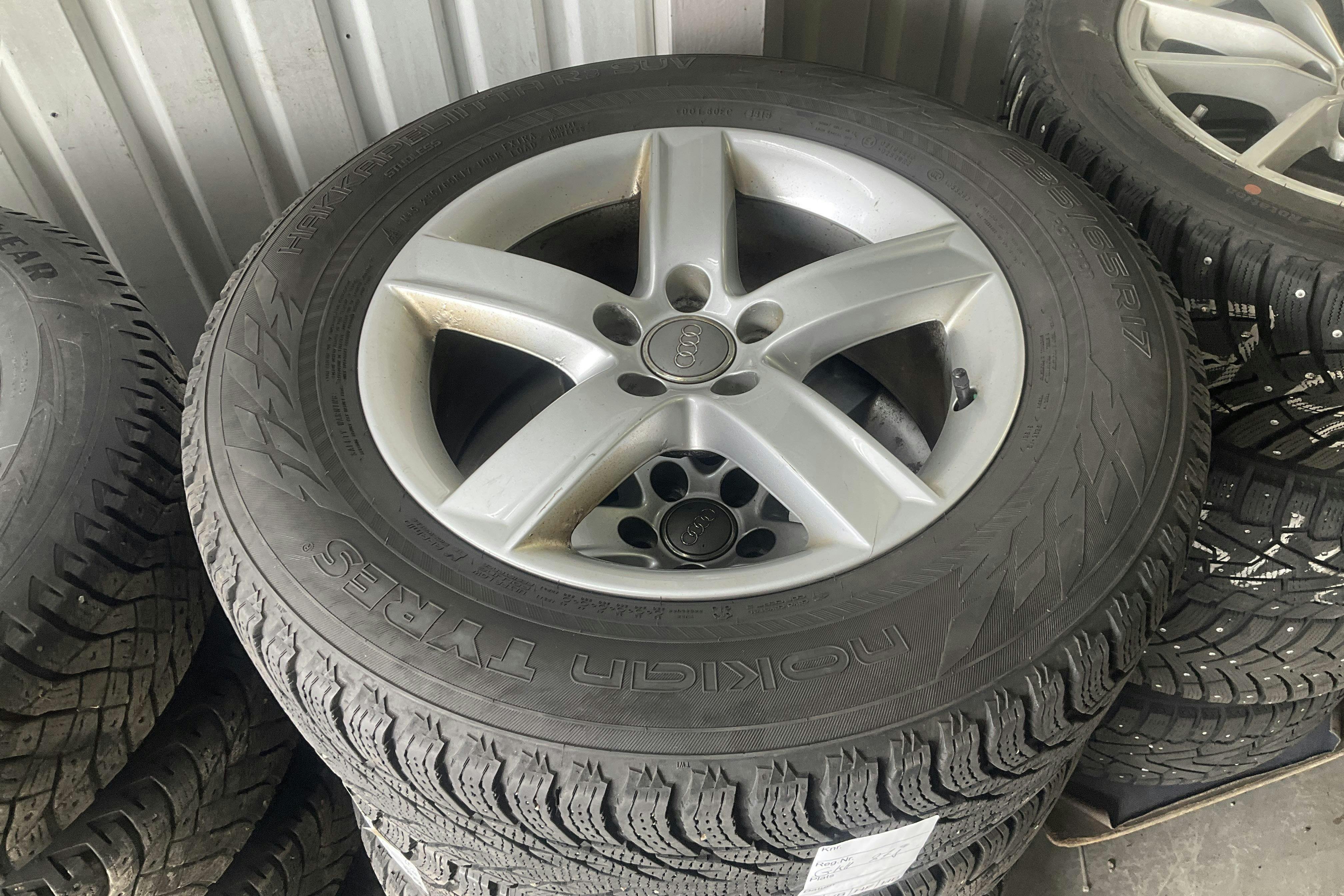 Vehicle Image 12
