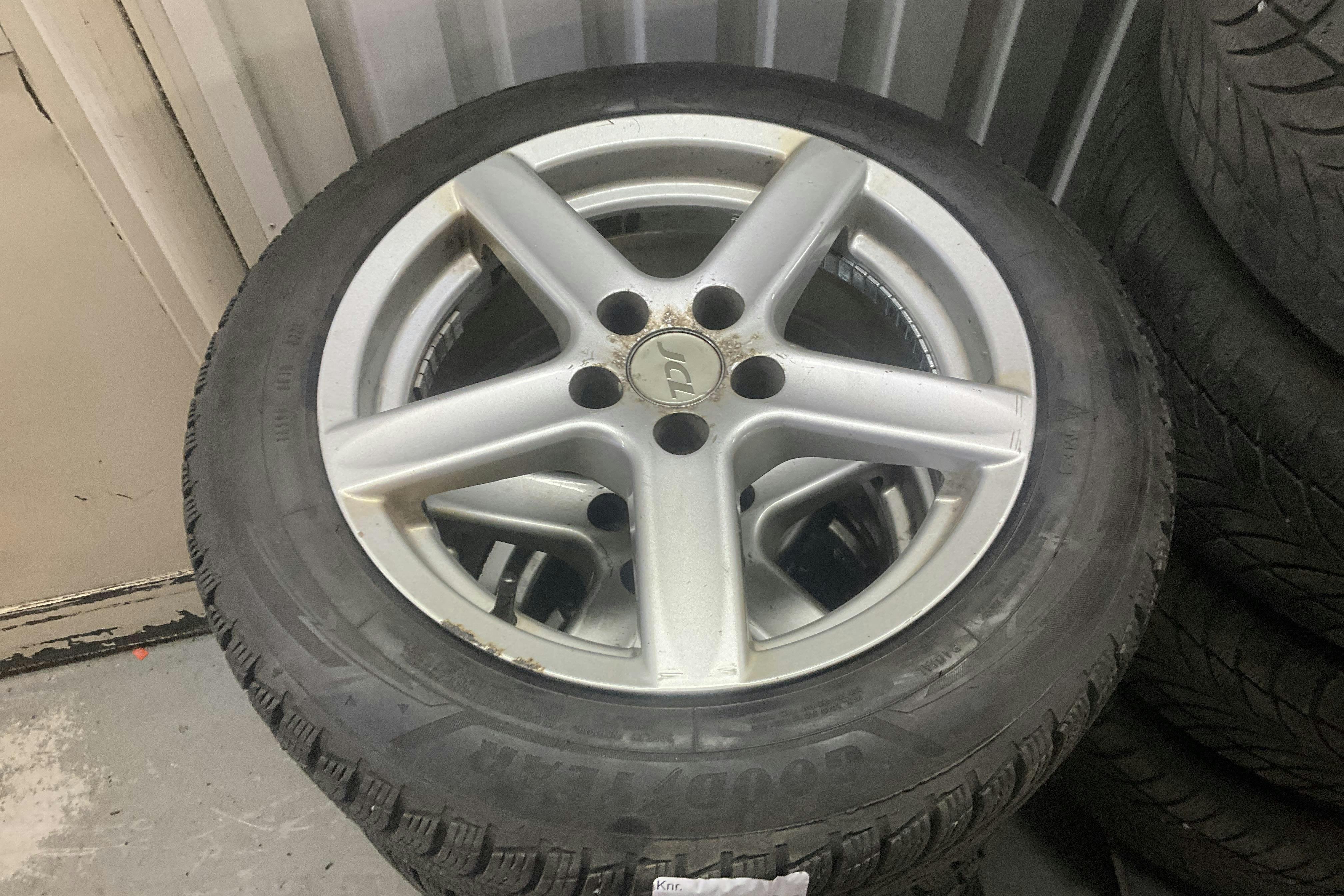 Vehicle Image 12