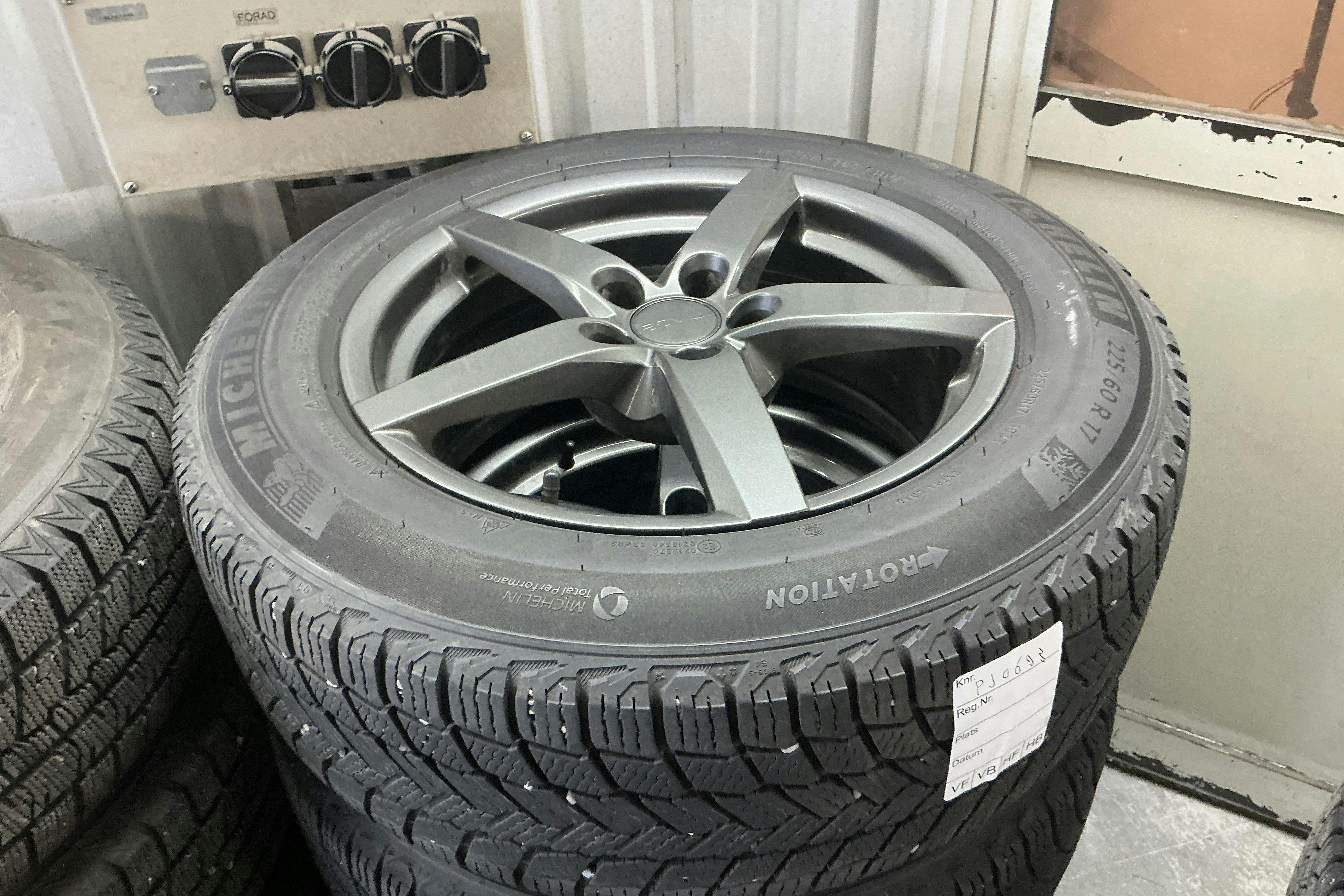 Vehicle Image 11