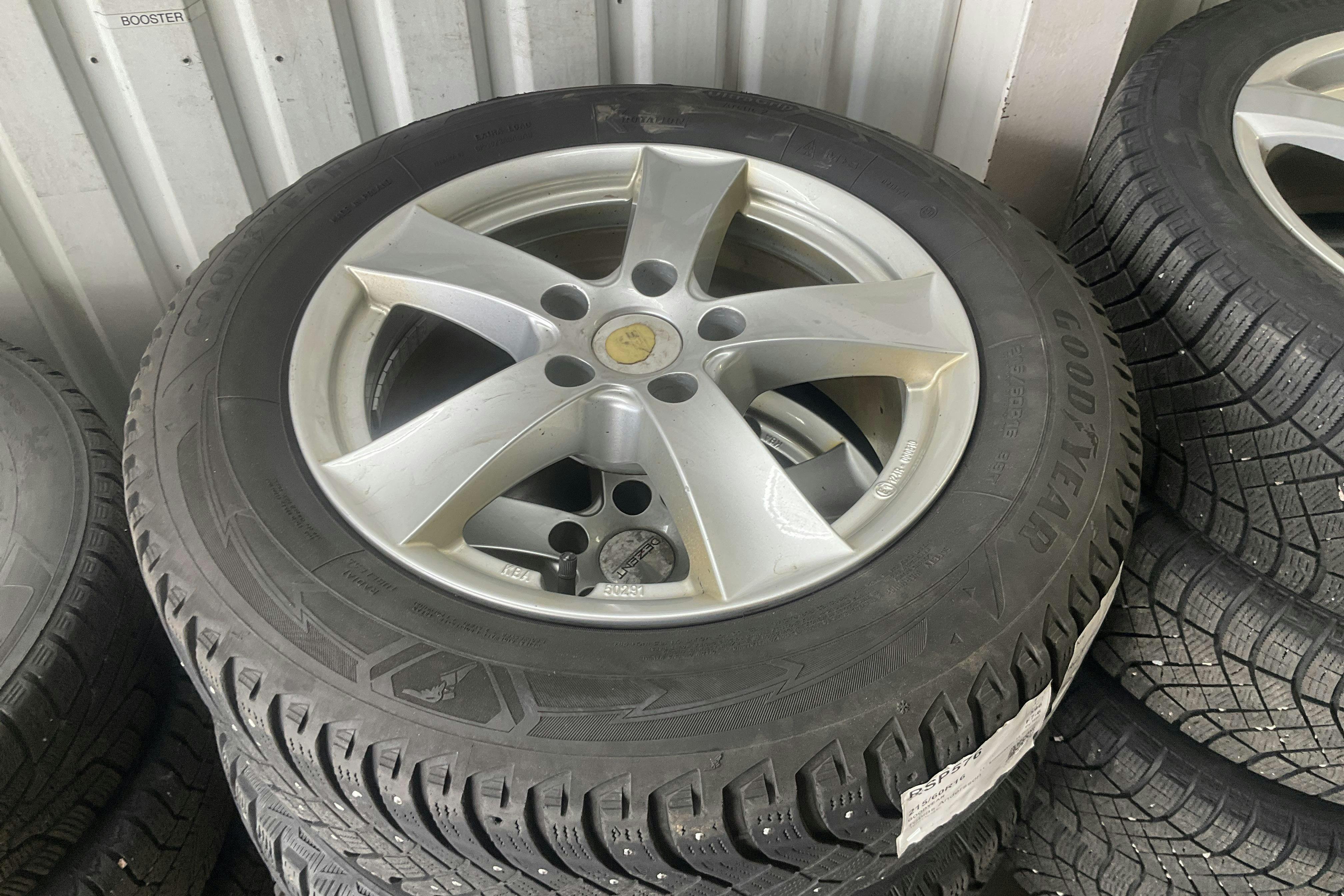 Vehicle Image 16