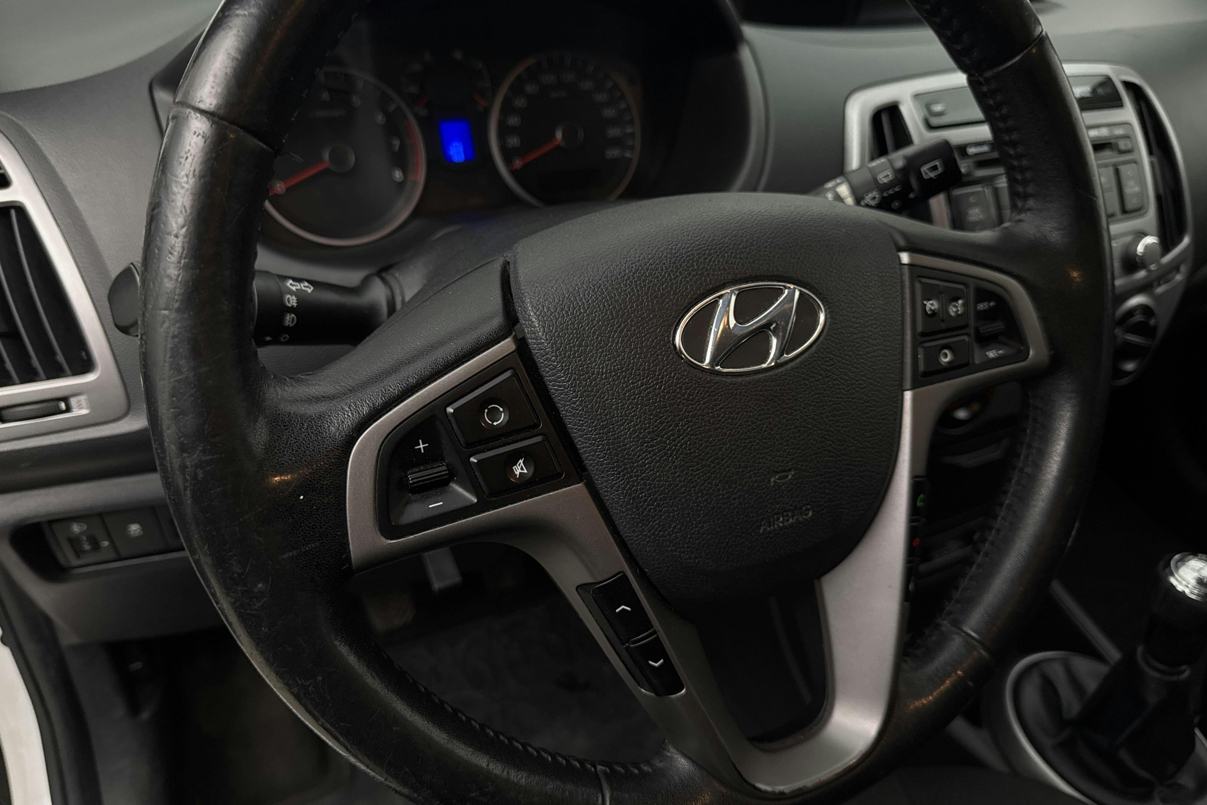 Vehicle Image 13