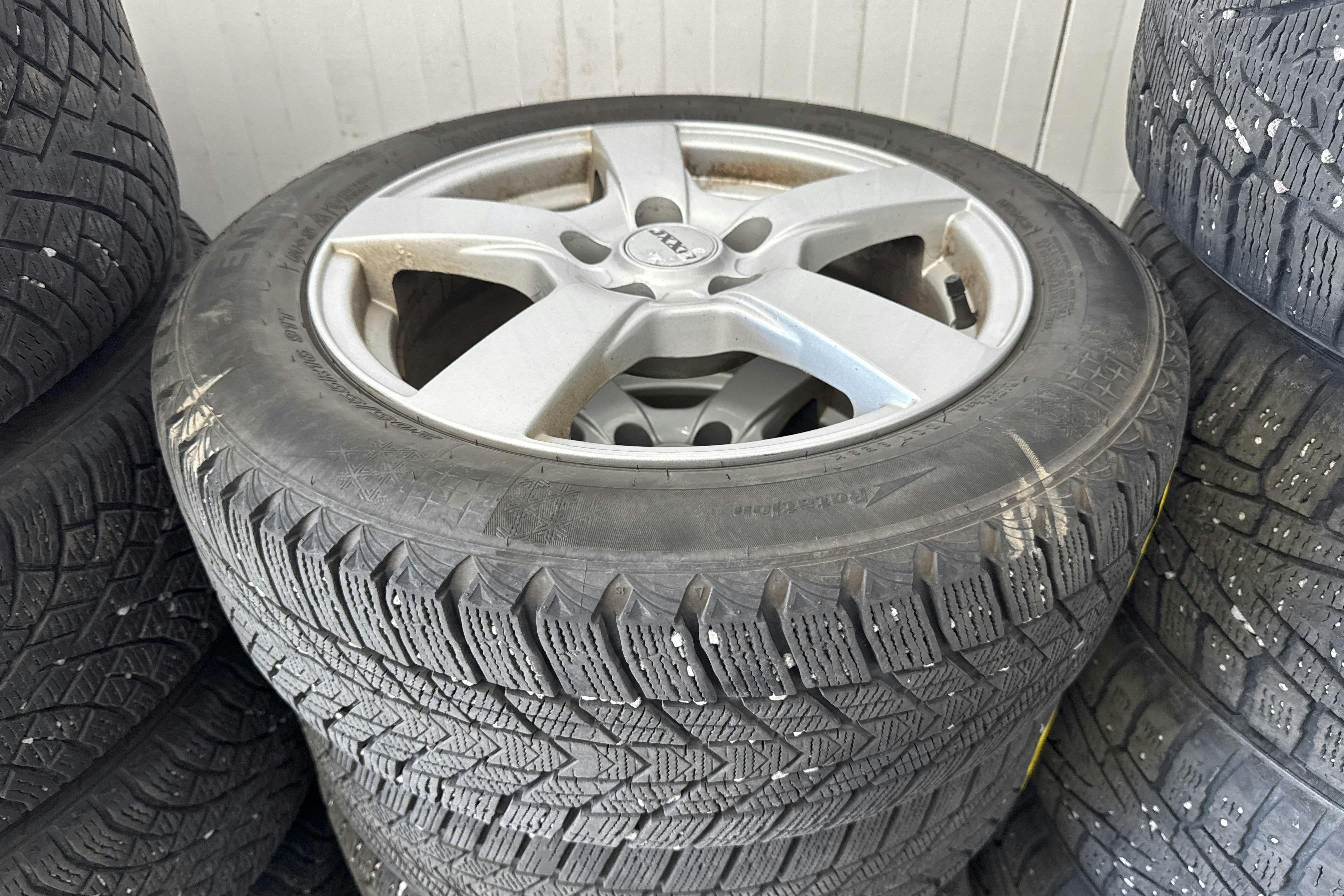 Vehicle Image 13
