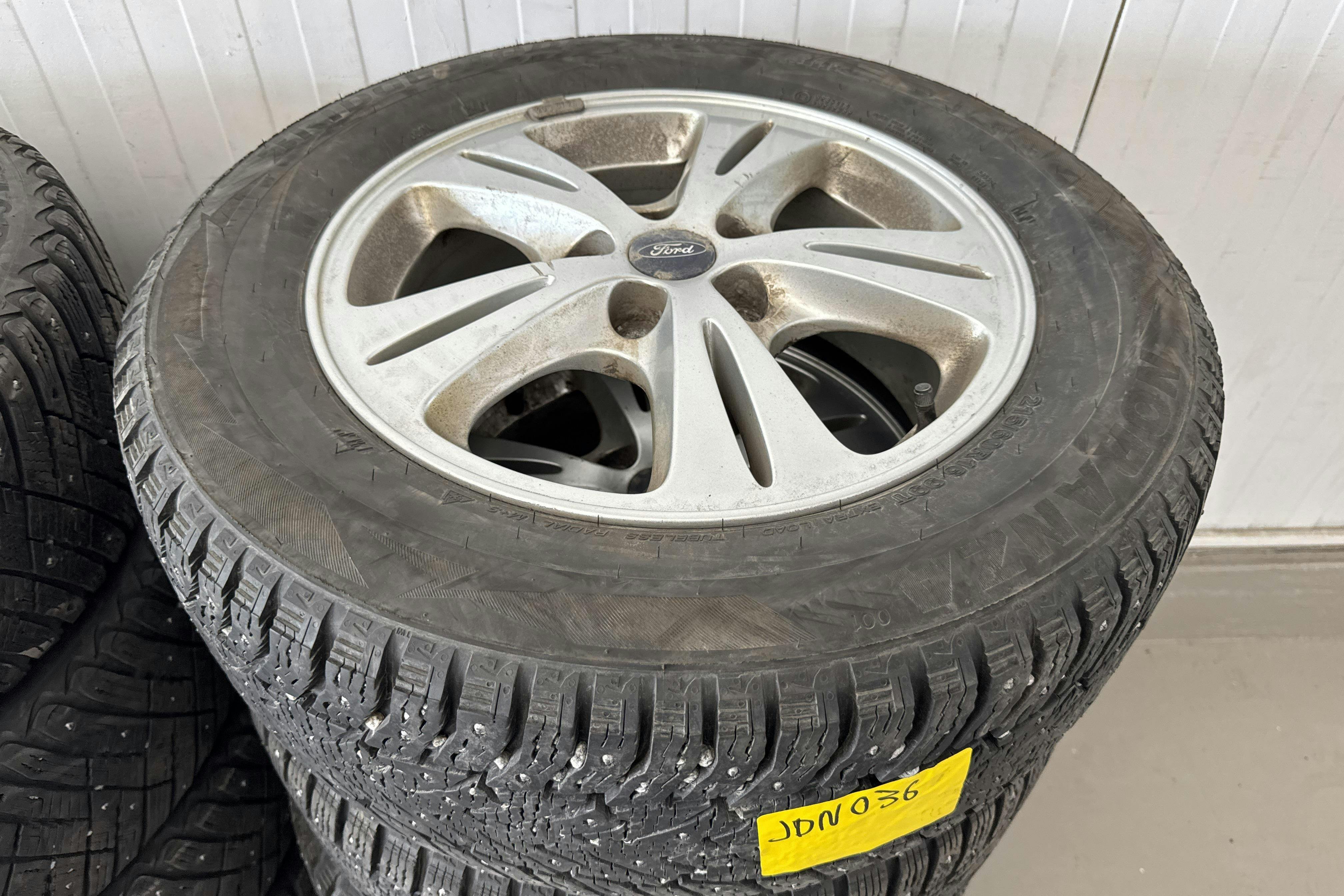 Vehicle Image 16
