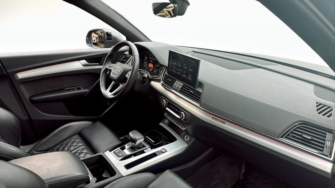 Vehicle Image 12