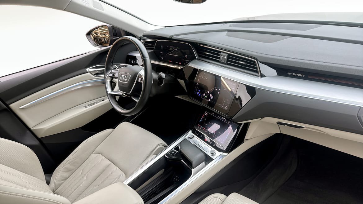 Vehicle Image 12