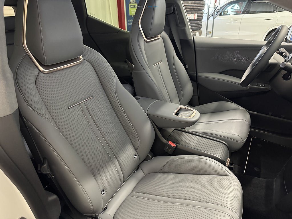 Vehicle Image 17