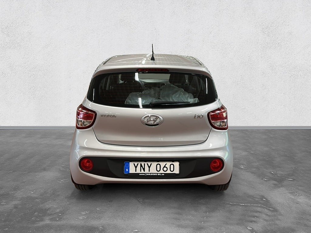 Vehicle Image 4