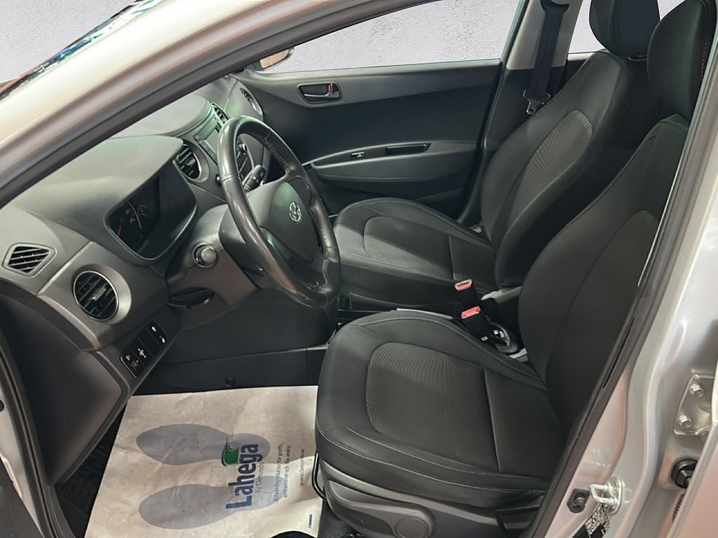 Vehicle Image 10