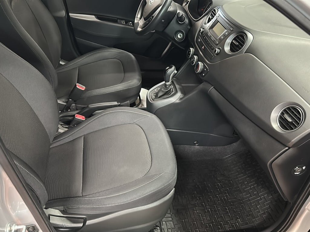 Vehicle Image 11