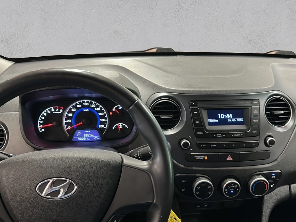 Vehicle Image 12