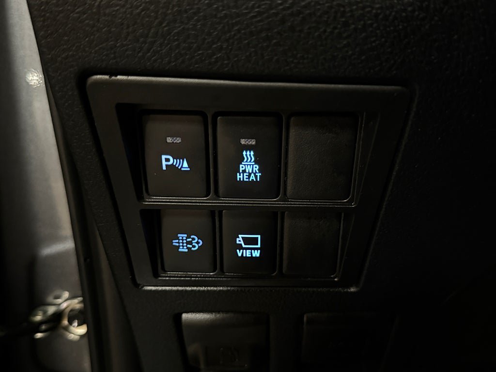 Vehicle Image 25