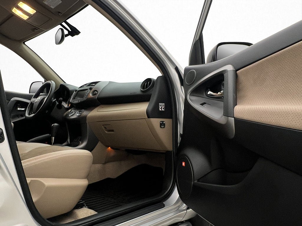 Vehicle Image 24