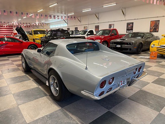 Vehicle Image 16