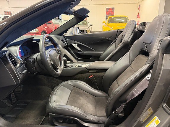 Vehicle Image 25