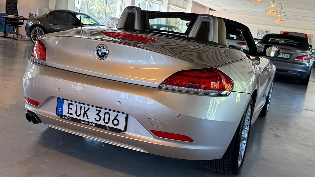 Vehicle Image 13