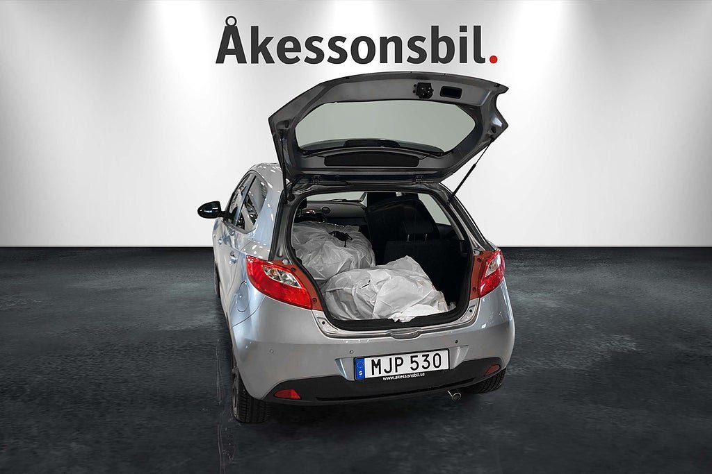 Vehicle Image 9