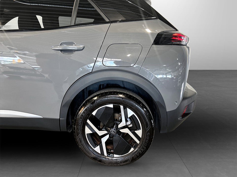 Vehicle Image 14