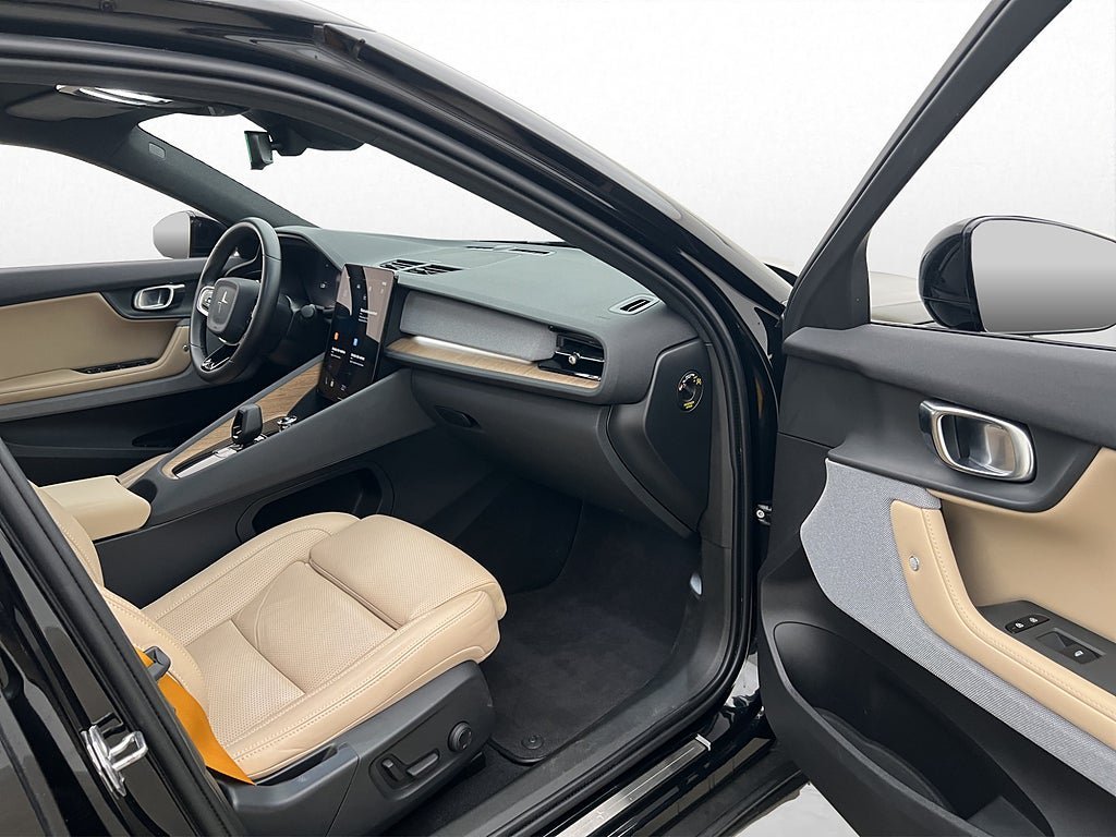 Vehicle Image 25