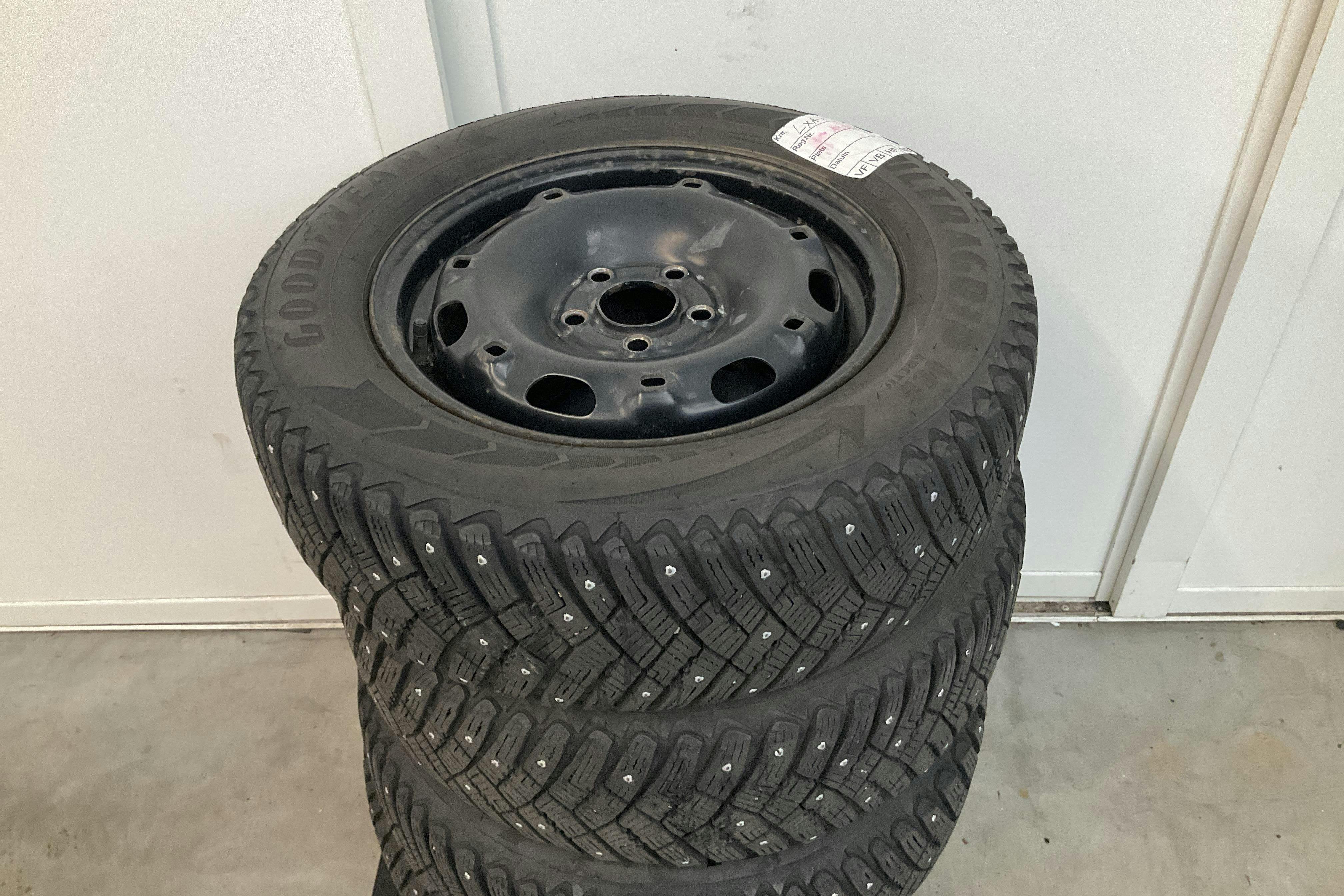 Vehicle Image 11