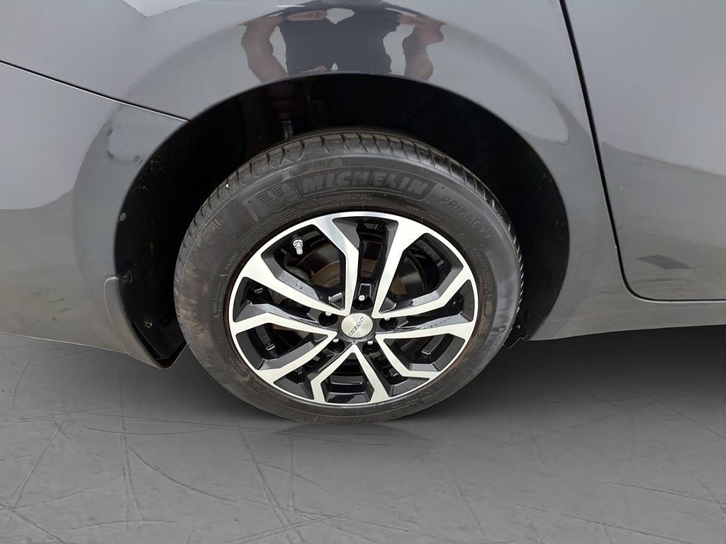 Vehicle Image 30