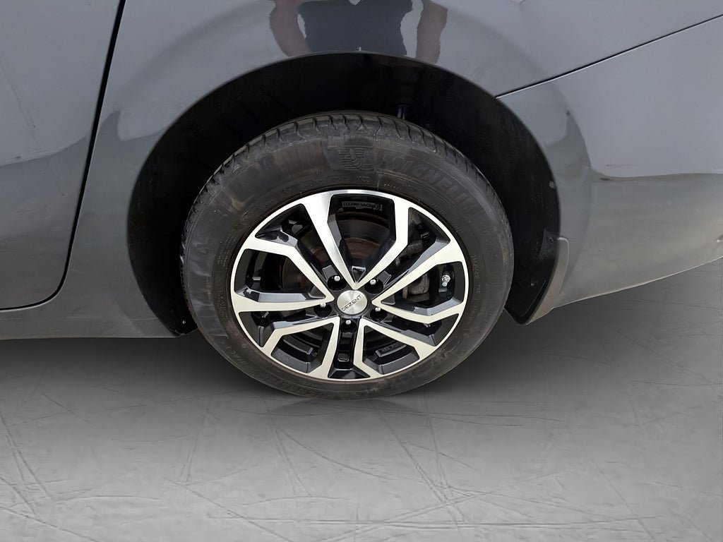 Vehicle Image 33