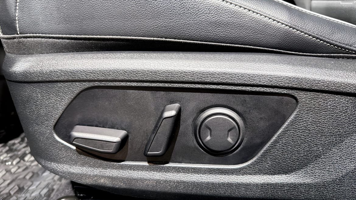 Vehicle Image 18